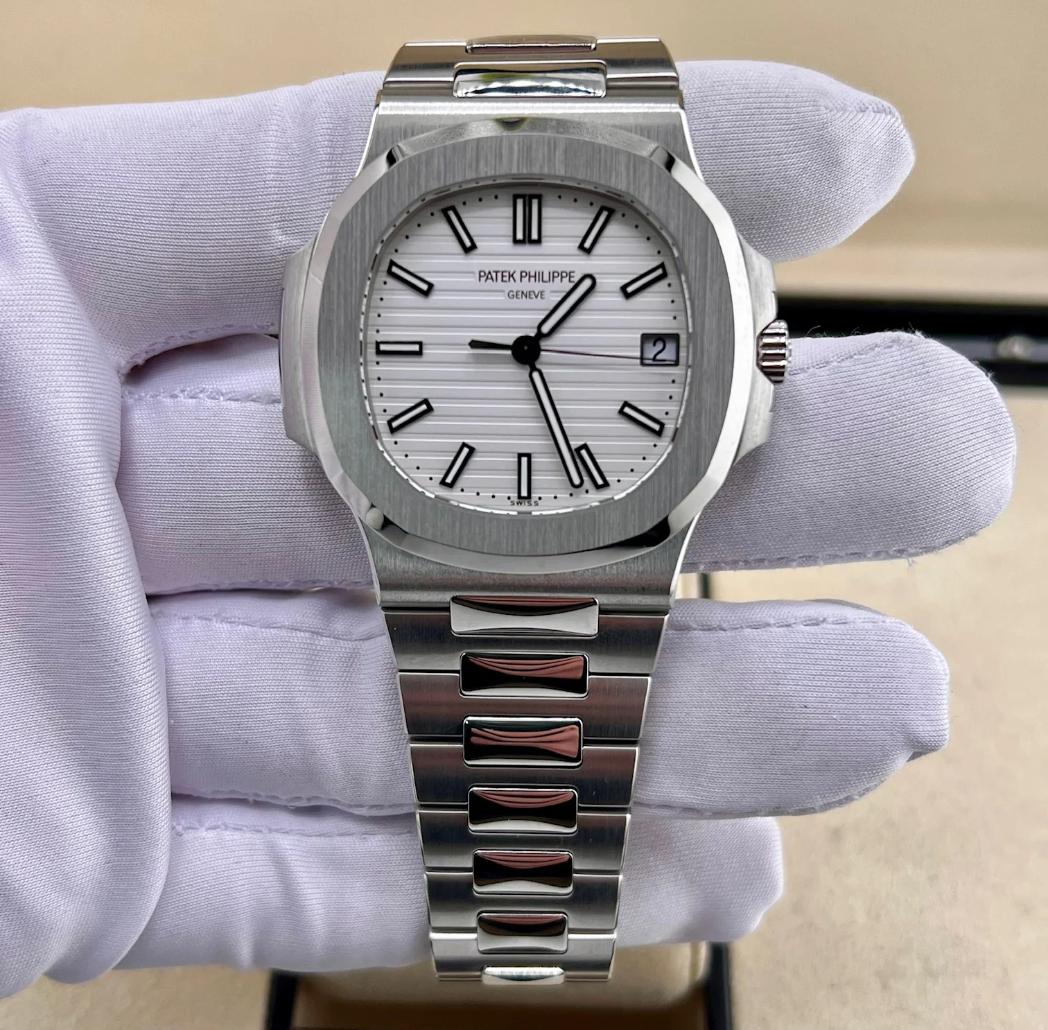 Patek Philippe Nautilus White Dial Full Set Andorra 5711:1A-011 2012