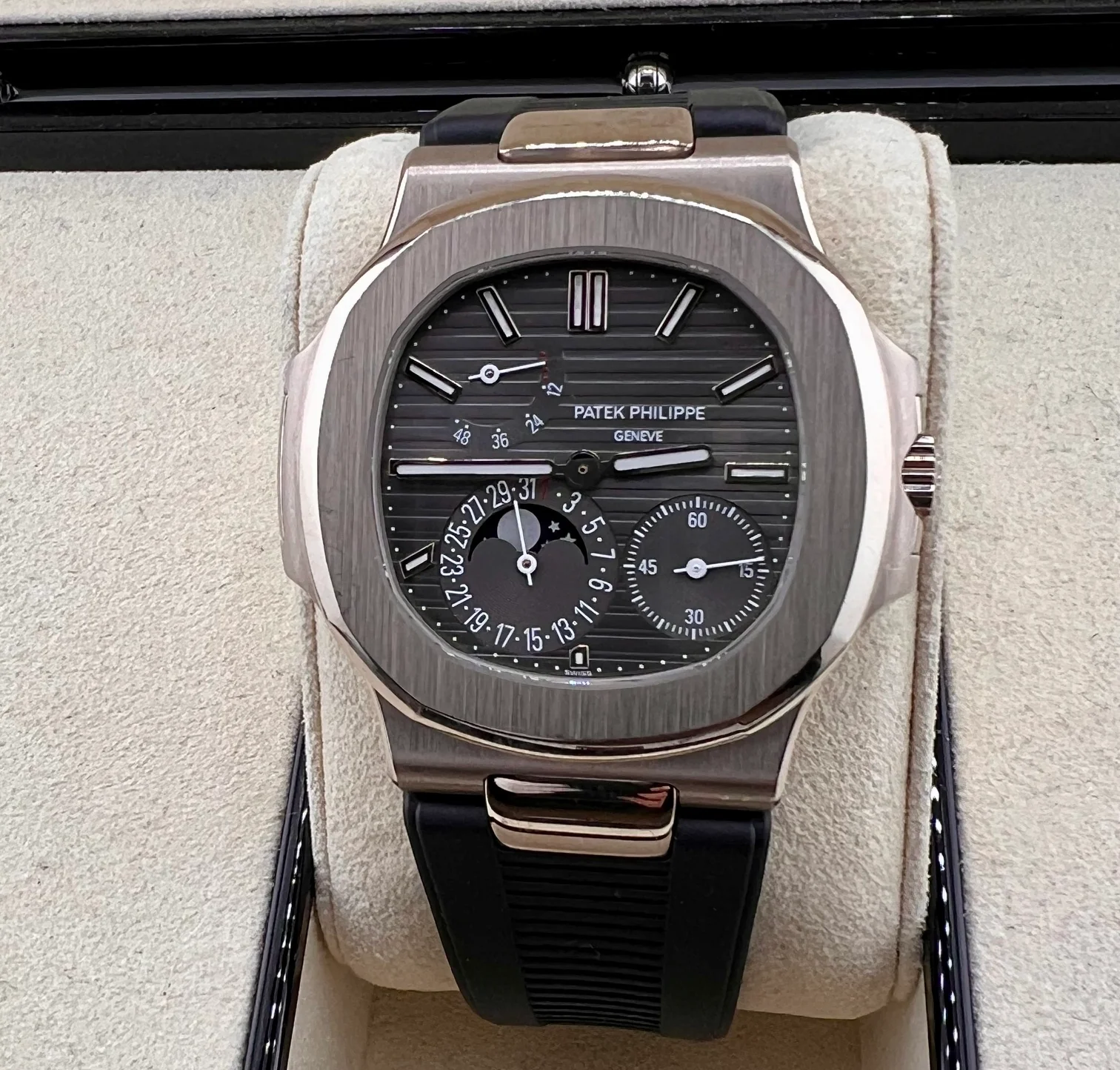 Patek Philippe Nautilus full set Punzone di Ginevra 5712G 2009